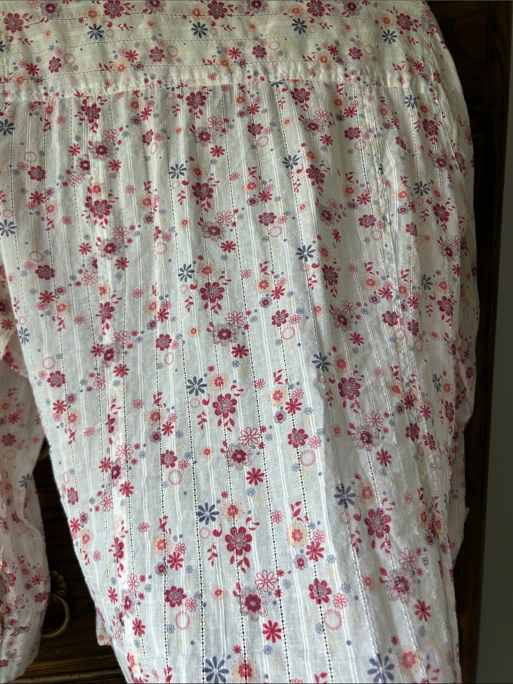 Maurices White Cotton Floral Snap-Up Blouse with Pink and Blue Flowers, Size XL - Picture 5 of 7
